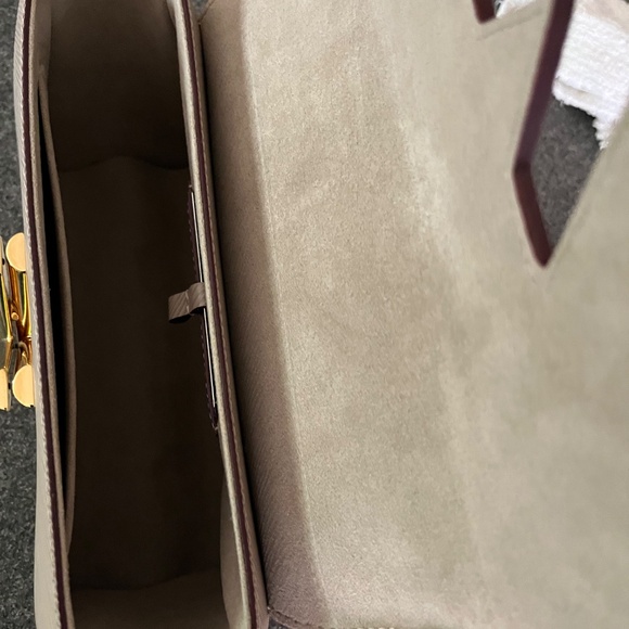 The Louis Vuitton Epi Twist L - Picture 4 of 5